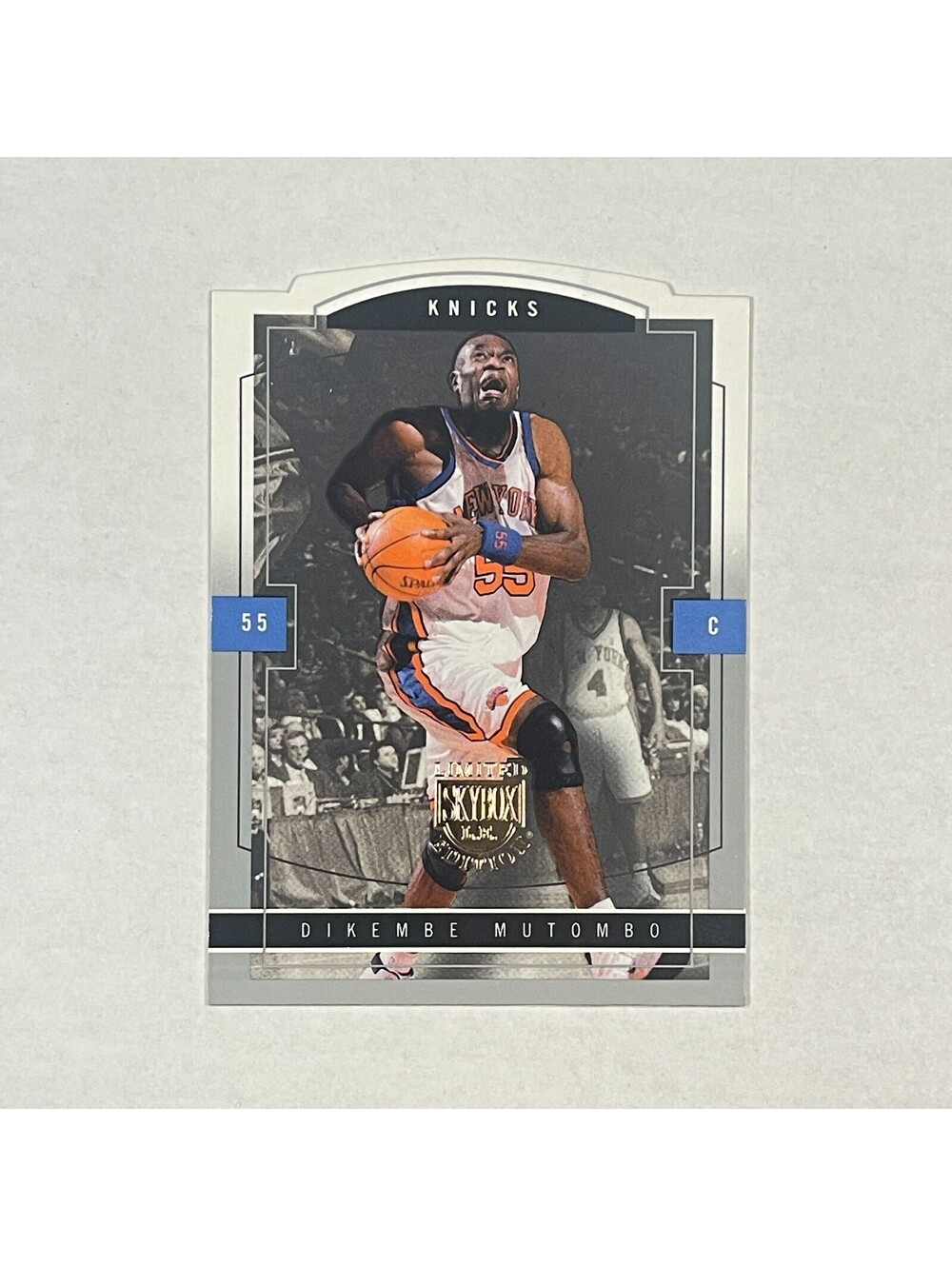 2003-04 Skybox Limited Edition #47 Dikembe Mutombo New York Knicks Card